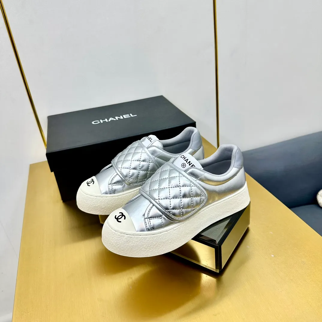 👟👟Ex-factory price 600👟👟 Chanel bread shoes ~ original calfskin panda shoes Chanel 25C latest hot style panda black and white sports shoes casual sneakers Xiaoxiang hot item classic black and white panda color coco girls must pay Fabric: original custom mixed sheepskin lining: original imported breathable mesh lining outsole: Original molded rubber + TPU combination Size: Women's 35-40